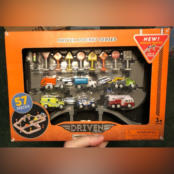 DRIVEN SERIES RACETRACK TOY W TINY CARS AND ACCESSORIES NEW - Picture 1 of 6